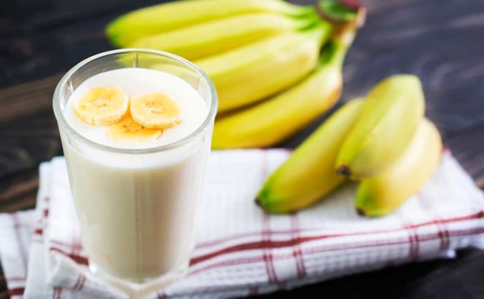 délicieux smoothie au lait et à la banane