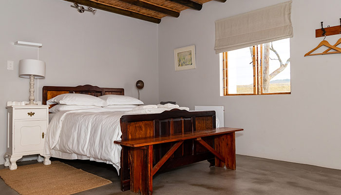 Chambre bois foncé et blanc