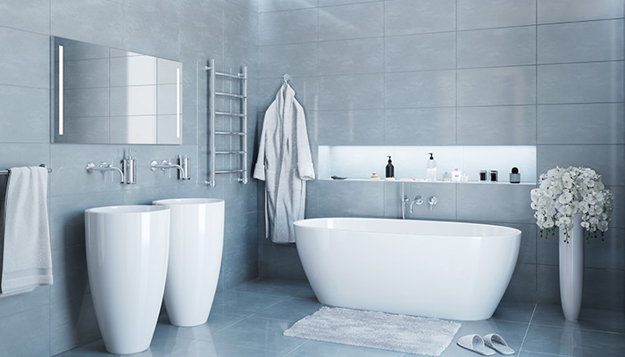 Salle de bain grise avec grand carrelage