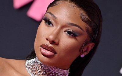 Découvrez comment Megan Thee Stallion soulève des poids avec ses ongles stiletto XXL !