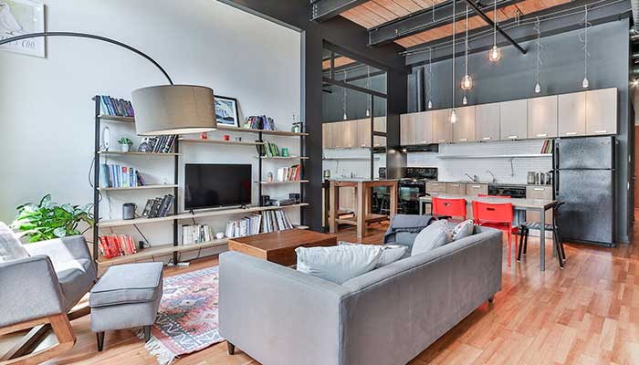 L'appartement a été rénové dans un style industriel