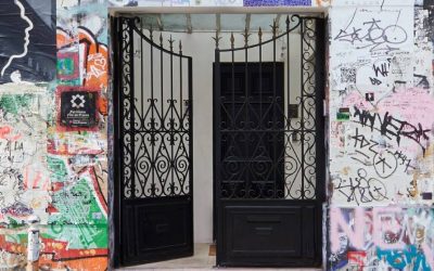 Découvrez la mystérieuse Rue de Verneuil et plongez dans l’univers envoûtant de la Maison Gainsbourg !