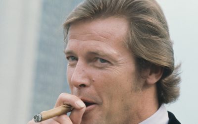 Découvrez la vente exclusive de la collection James Bond de la famille de Roger Moore ! 💥 Ne manquez pas cette opportunité unique ! 🎉