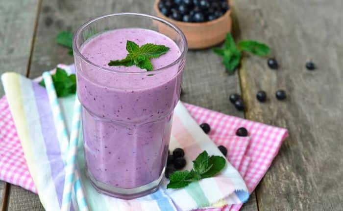 Comment faire un smoothie au yaourt et aux myrtilles