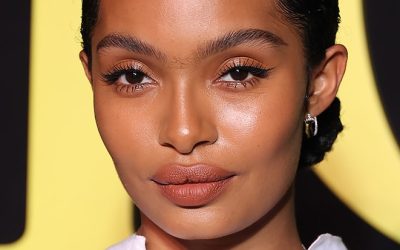 Découvrez le secret d’Yara Shahidi pour sublimer vos yeux avec le parfait “K.I.S.S” eyeliner !
