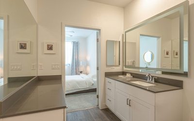 Découvrez le secret ultime pour bien placer votre miroir de salle de bain ! Ne vous trompez plus grâce à cette astuce infaillible !