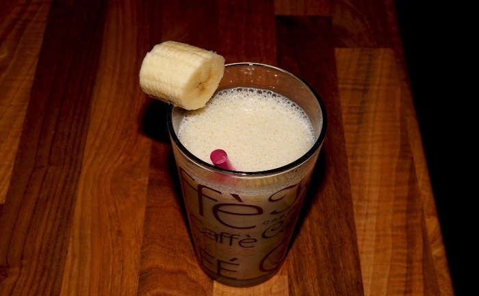 smoothie prêt au lait et à la banane