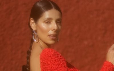 Découvrez l’intimité de Babba C Rivera avec le rouge à lèvres en tant que femme latina ! Une histoire captivante à ne pas manquer ! 🌹💋