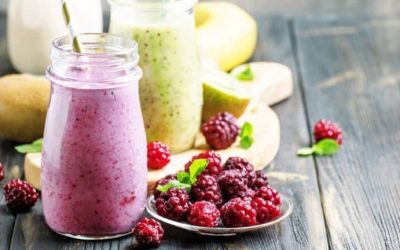 Déguste un succulent smoothie à la mangue et aux mûres, un pur délice fruité qui te fera fondre !