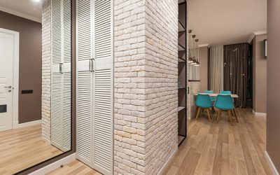 Donnez vie à vos couloirs à la maison avec ces idées déco percutantes qui vont vous épater !
