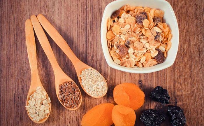 Comment préparer un smoothie à l'avoine et aux prunes