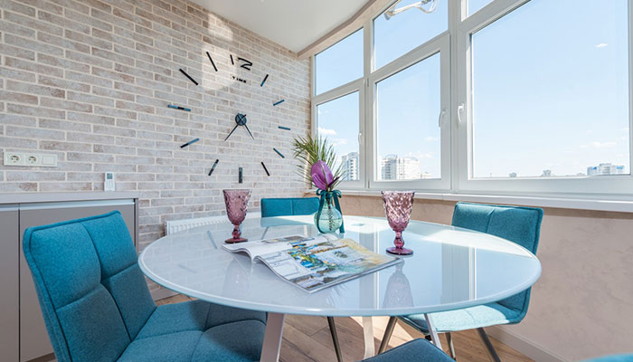 L'horloge sur le mur