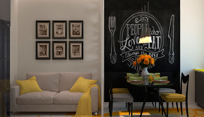 Le mur de la salle à manger est décoré d'un tableau