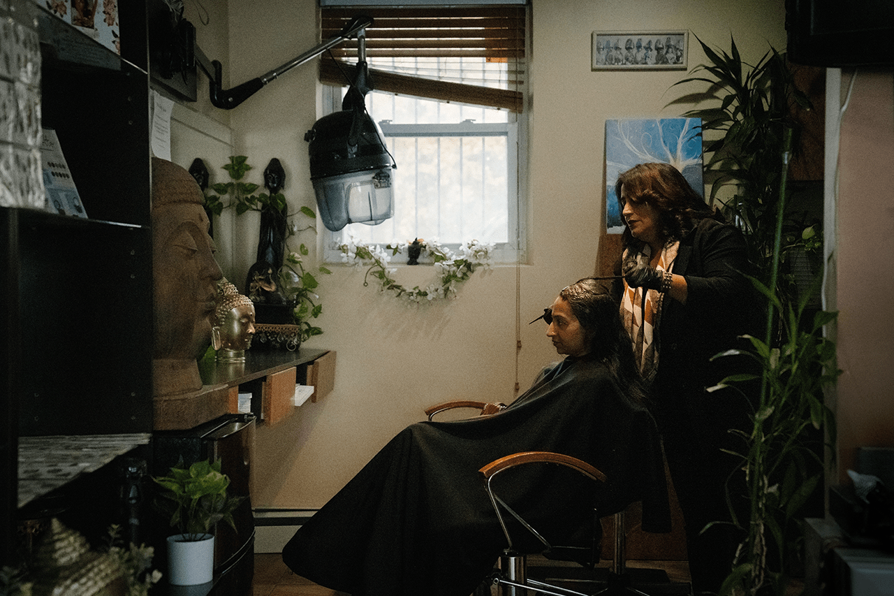 Salons de beauté sud-asiatiques, Fille, Bureau, Communauté, Sourcils, filetage, soins capillaires, éditorial, new york, Londres