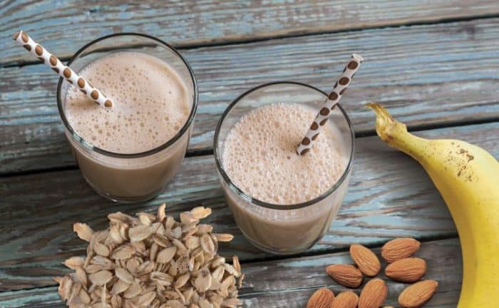 Comment préparer un smoothie à l'avoine et aux amandes