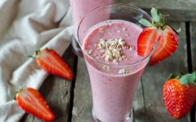 Découvre la recette divine du milkshake aux fraises et glace à la vanille, un dessert à savourer absolument !