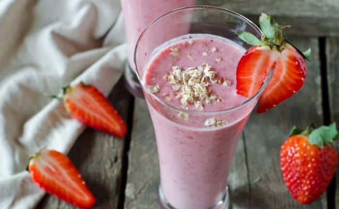 Comment faire un smoothie glacé à la fraise et à la vanille