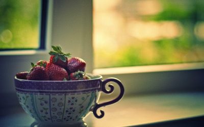 Découvre les effets surprenants de manger des fraises la nuit : leur teneur en eau à 85% provoque ceci !