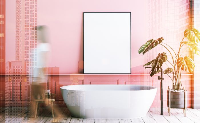 Salle de bain aux murs roses