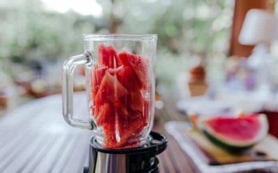 Découvre comment préparer un délicieux smoothie rafraîchissant à la pastèque, parfait pour l’été !