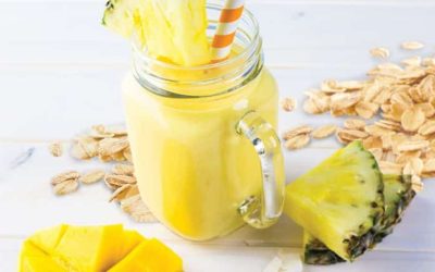Découvrez le cocktail détoxifiant à l’ananas et à la mangue pour contrôler le cholestérol et lutter contre la rétention d’eau !