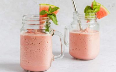 Découvrez le combo estival parfait : le smoothie pastèque-yogourt, le dessert rafraîchissant par excellence !