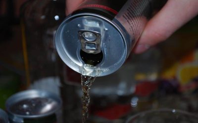 Découvre les effets surprenants de la consommation quotidienne d’une boisson énergisante sur ton corps !