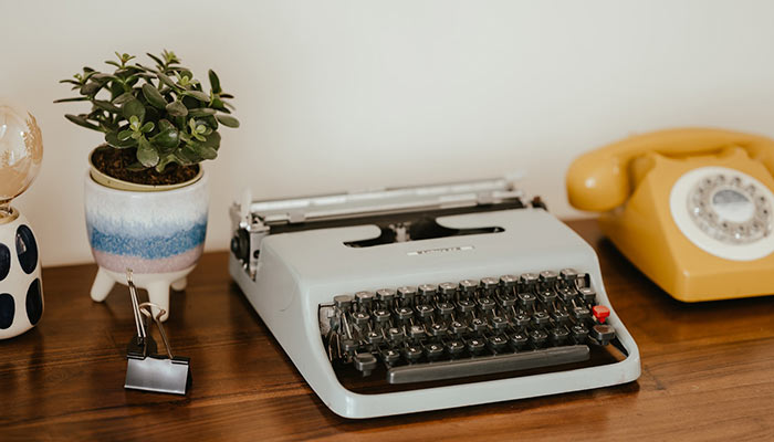 Décoration avec une machine à écrire de type vintage