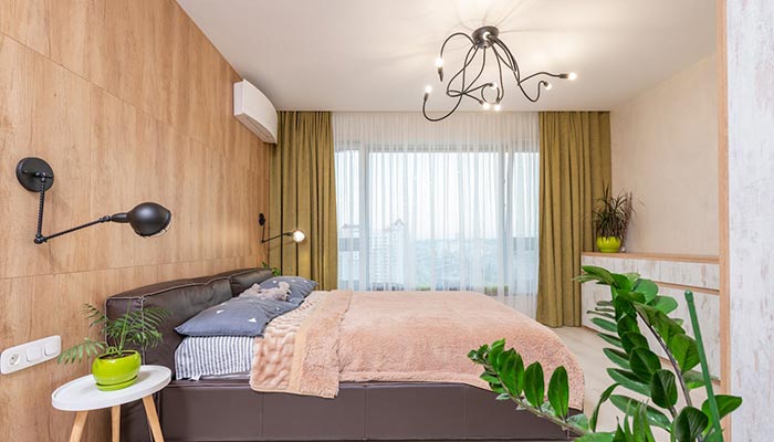Une lampe moderne dans la chambre