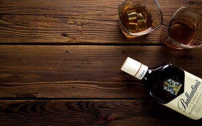 Découvre les incroyables bienfaits pour ta santé de consommer du whisky avec modération ! 🥃✨