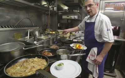 Découvrez le scandale des restaurants français ! Ils sont obligés de révéler l’origine de leurs aliments. Vous ne devinerez jamais ce qu’ils cachent à leurs clients…