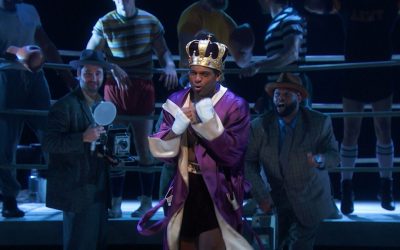 Plongez dans les Coulisses du Metropolitan Opera : ‘Champion’, l’Épopée Bouleversante d’un Boxeur Légendaire
    

    
        Le Metropolitan Opera vous ouvre ses portes pour une immersion exclusive dans les coulisses de sa nouvelle production électrisante, ‘Champion’. Ce drame lyrique met en lumière la vie tumultueuse et poignante du boxeur Emile Griffith. Préparez-vous à être ému aux larmes par cette histoire captivante et tragique.
    

    
        Acte I : La Naissance d’une Légende
        Emile Griffith, un nom qui résonne comme une légende dans le monde de la boxe. Mais derrière ce nom se cache un homme déchiré par ses propres démons. Dans ce premier acte, nous découvrons ses débuts modestes et son ascension fulgurante vers le sommet du ring.
    

    
        Acte II : Un Champion Tourmenté
        Tandis qu’il accumule les victoires, Griffith est confronté à des luttes internes profondes. La gloire a un prix, et pour Emile, ce prix est particulièrement lourd à porter. Ce deuxième acte révèle les tourments psychologiques et les conflits personnels qui hantent ce champion hors norme.
    

    
        Acte III : Une Tragédie Inoubliable
        L’apothéose de ‘Champion’ est marquée par un événement tragique qui changera à jamais la vie d’Emile Griffith. Cet acte final vous tiendra en haleine jusqu’à la dernière note, alors que le destin implacable frappe notre héros avec une force dévastatrice.
    

    
        Ne manquez pas cette occasion unique de découvrir une œuvre magistrale au cœur même du prestigieux Metropolitan Opera. ‘Champion’ n’est pas seulement un opéra ; c’est une expérience émotionnelle inoubliable qui transcende les frontières de l’art et du sport.