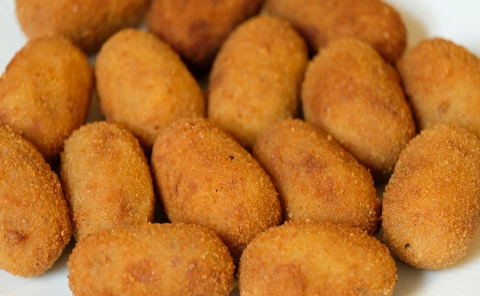 croquettes dans un bol