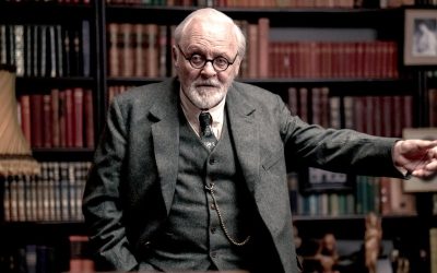 Anthony Hopkins incarne Sigmund Freud : découvrez les secrets de tournage du film «Freud’s Last Session» ! 🎬🔥