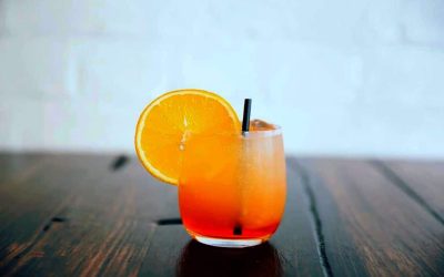 Découvrez le secret d’un cocktail américain célèbre : le Sex on the Beach, une recette à ne pas manquer !