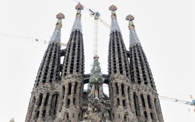 Les architectes prédisent que la Sagrada Familia pourrait être terminée en 2034, mais la controverse persiste !