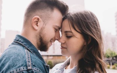 Découvre l’horoscope de 2024 : Ces trois couples du zodiaque qui vibrent à l’unisson !