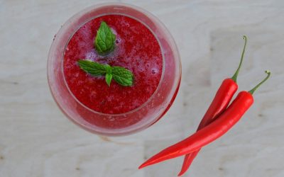 Découvrez la recette explosive du cocktail Red Hot Chili, idéal pour pimenter votre soirée en amoureux !