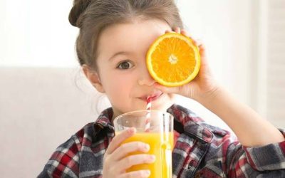 Le jus d’orange pour les enfants : est-il vraiment aussi bénéfique qu’on le prétend au petit-déjeuner ?