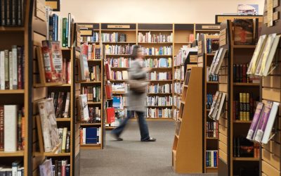 Record absolu ! Les livres bannis explosent dans les écoles et bibliothèques US en 2023. Incroyable !