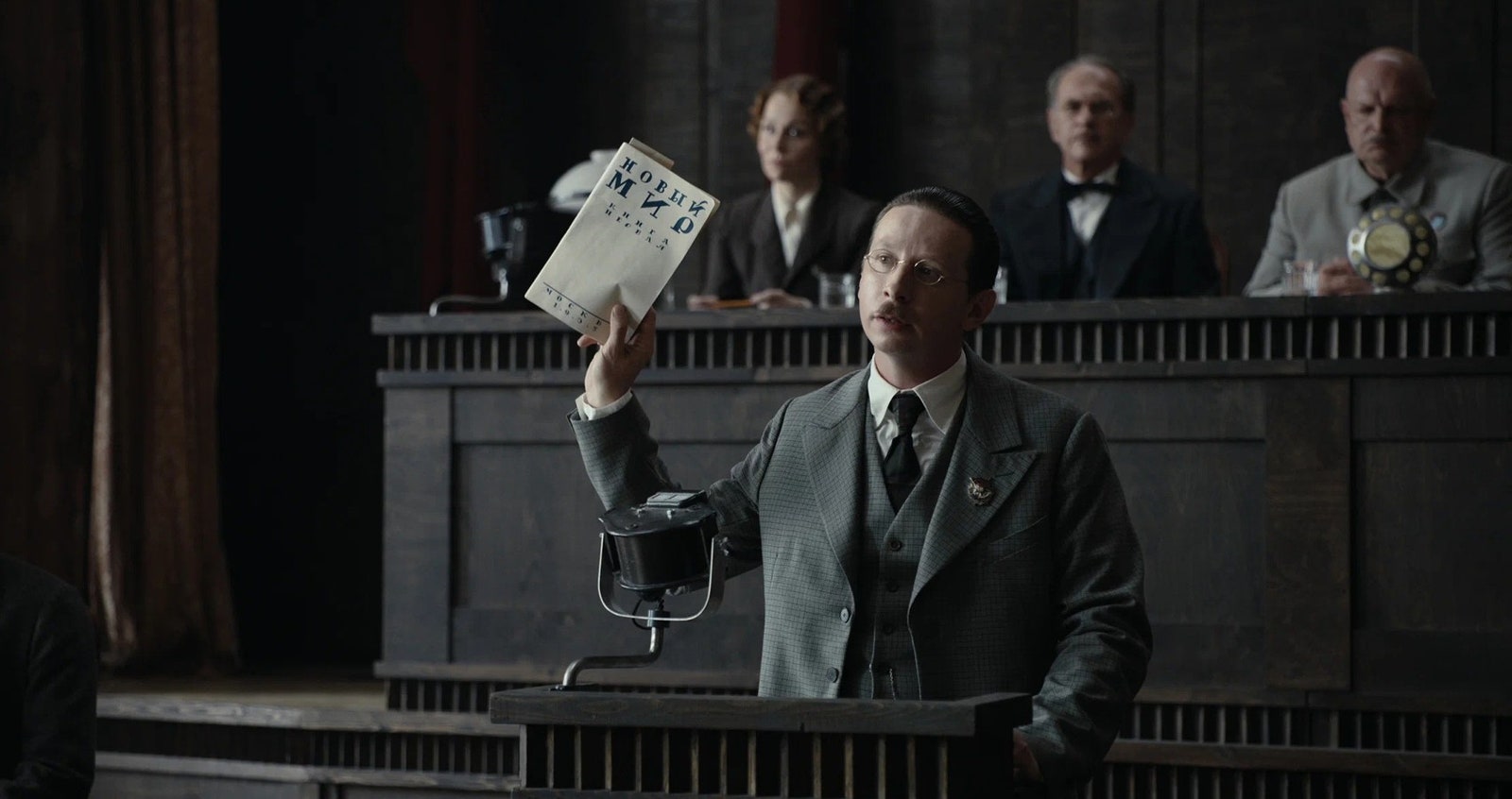 Extrait du film Le Maître et Marguerite de Michael Lockshin.