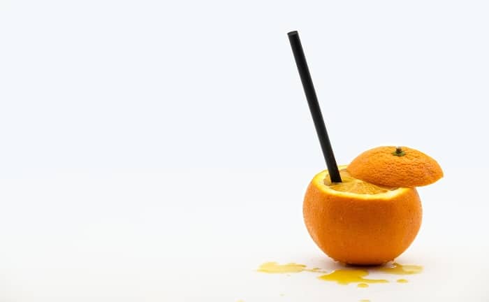 orange sur une paille