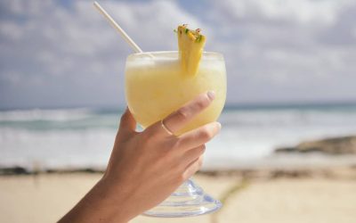 Découvrez les secrets de la piña colada maison : 3 ingrédients incontournables pour une fraîcheur absolue !