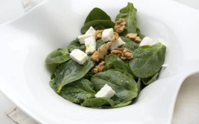 Découvre pourquoi tout le monde ne peut pas manger du fromage et des épinards ensemble !