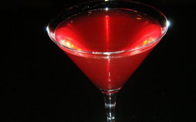 Découvrez la recette du célèbre Cosmopolitan, la boisson emblématique de la télévision !
