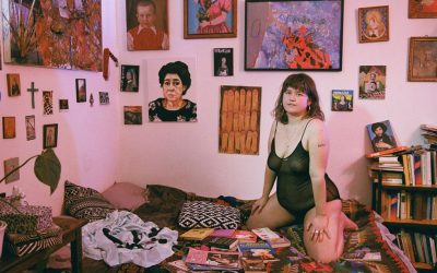 “Marre de la honte” : Les photos exaltantes d’Eva Szombat mettant en scène des femmes hongroises et leurs jouets sexuels