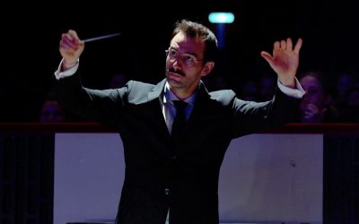 À la Recherche du Prochain Maestro : Un Concours Unique au Festival de Salzbourg
    

    
        Le monde de la musique classique s’apprête à vivre un moment d’exception. Amateurs de symphonies enchanteresses et de chefs d’orchestre charismatiques, préparez-vous à vibrer ! Le prestigieux Festival de Salzbourg lance une compétition hors du commun pour dénicher le prochain prodige du monde musical.
    

    
        Un Événement d’une Rare Intensité
        Dans l’univers feutré et exigeant des orchestres, se démarquer comme chef est une véritable prouesse. Le Festival de Salzbourg, rendez-vous emblématique des mélomanes, a décidé cette année d’ajouter une note d’audace à sa programmation avec ce concours inédit.

        Des Talents Venus du Monde Entier
        Des jeunes chefs prometteurs venus des quatre coins du globe convergeront vers cette scène mythique pour dévoiler leur virtuosité. Ils rivaliseront d’ingéniosité et de passion, dans l’espoir de séduire un jury composé des plus grands noms de la musique classique.

        Un Jury d’Exception
        Ce n’est pas seulement le talent qui sera mis à l’honneur, mais également l’émotion et la capacité à transporter un public exigeant. Les membres du jury, eux-mêmes maîtres incontestés dans l’art de diriger, auront pour mission délicate de couronner celui ou celle qui saura faire vibrer chaque note avec maestria.
    

    
        Un Tremplin Vers les Sommets
        L’enjeu est colossal : remporter ce concours pourrait transformer la carrière musicale du gagnant en un véritable conte de fées moderne. Imaginez passer en quelques jours du statut d’étoile montante à celui d’astre incontournable des plus grandes scènes internationales !

        L’Effet Papillon sur le Monde Musical
        Cet événement promet non seulement de révéler des talents mais aussi de redessiner les contours du paysage musical contemporain. Chaque performance sera une démonstration saisissante que la musique classique est bien vivante et résonne toujours aussi fort dans nos cœurs.
    

    
        N’attendez plus pour suivre cette compétition hors norme ! Le prochain grand maestro pourrait bien être découvert sous vos yeux lors du légendaire Festival de Salzbourg.