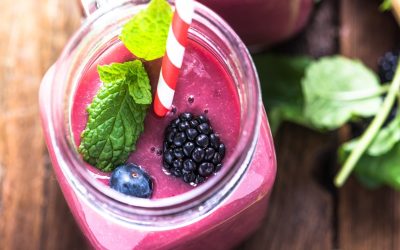 Découvrez le délicieux et parfait Batido de fruits des bois pour le petit-déjeuner !