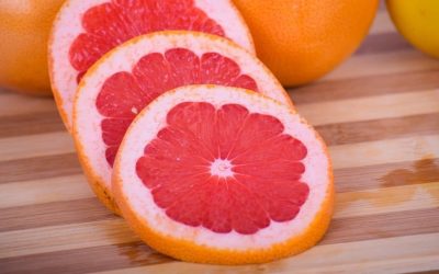 Découvre pourquoi tu devrais absolument ajouter le pamplemousse à ton régime alimentaire ! Ses bienfaits vont te surprendre !