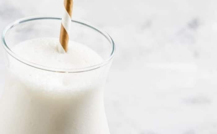 milk-shake avec une paille